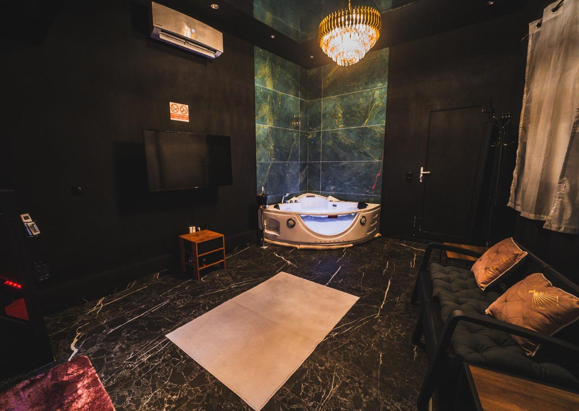 Villa D'une Nuit, Loveroom